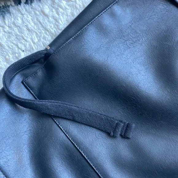 Leather Jacket 🧥 - Picture 4 of 5